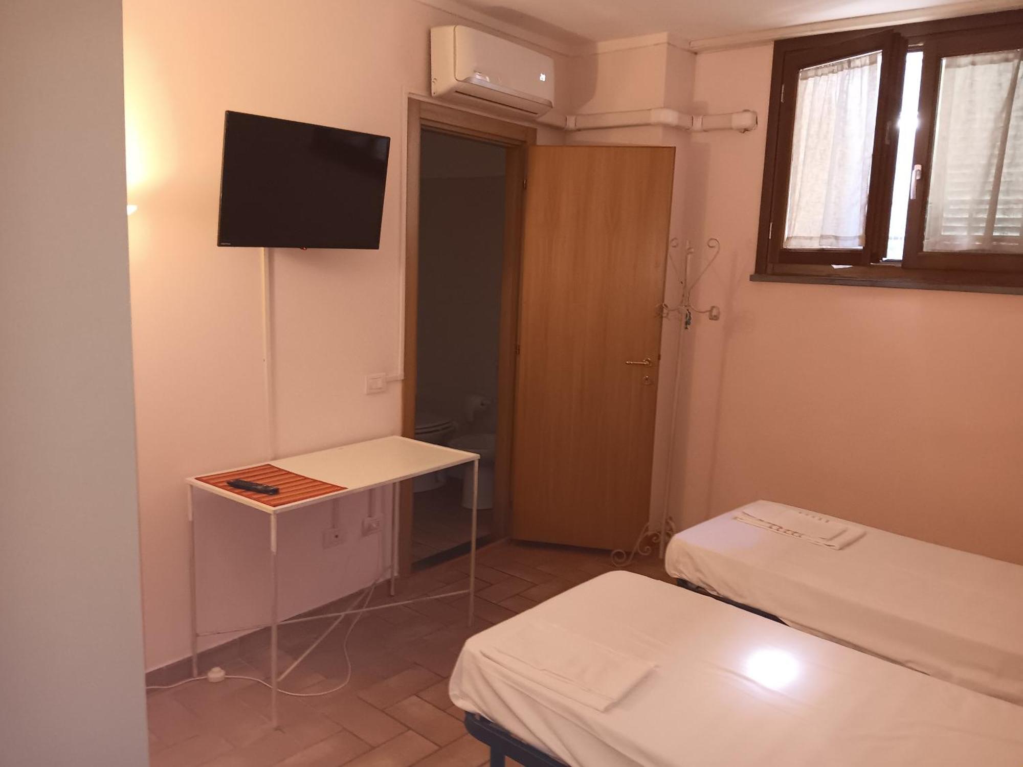 Posto Letto in Dormitorio Misto con 4 Letti